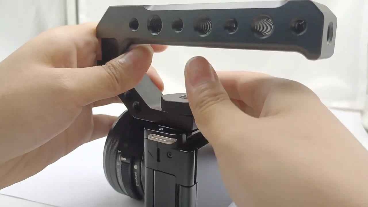 Maniglia Superiore Alluminio CNC per Fotocamere DSLR Mirrorless con Cold Shoe